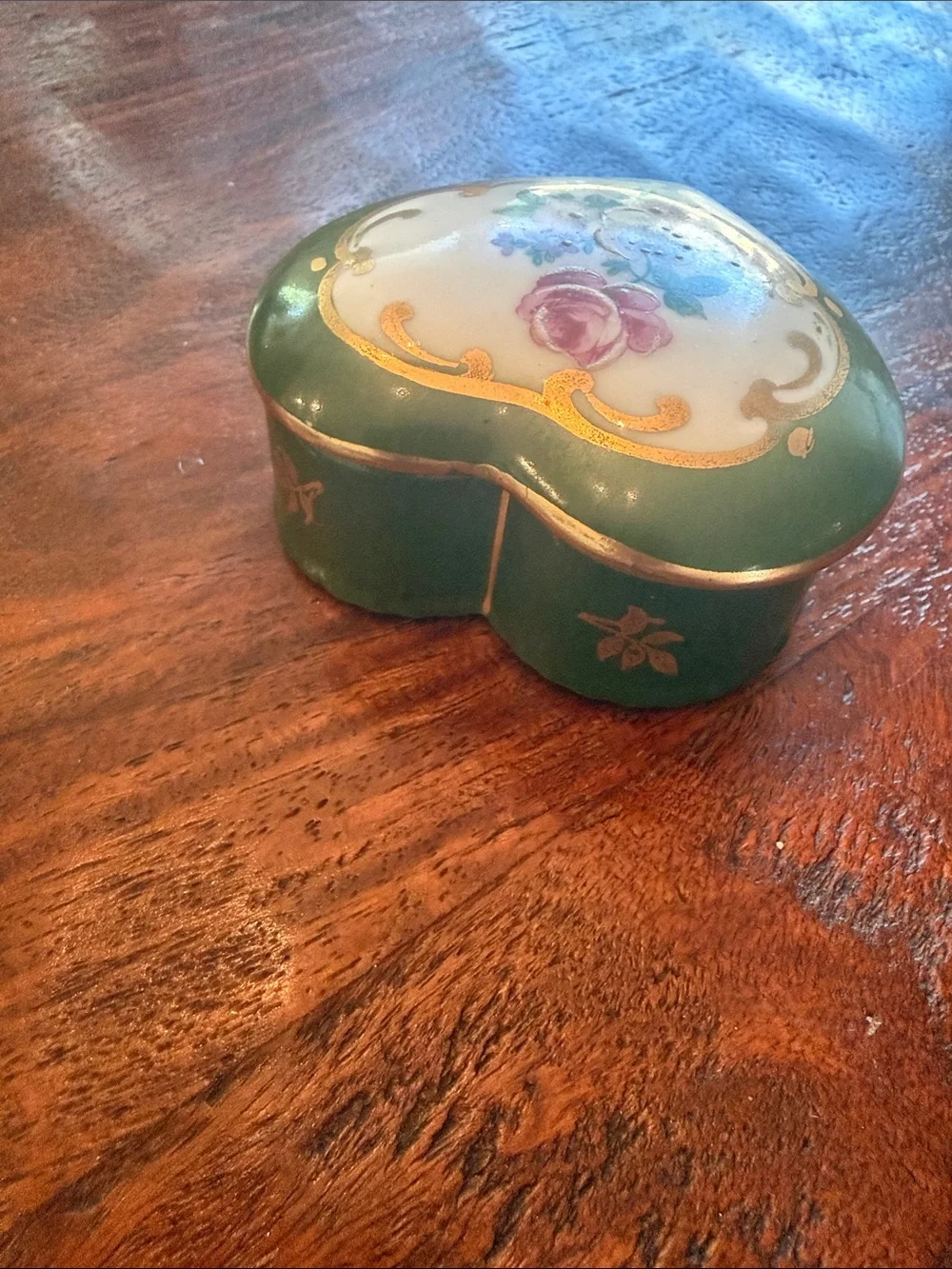Green Heart-Shaped Porcelain Trinket Box with Floral Motif